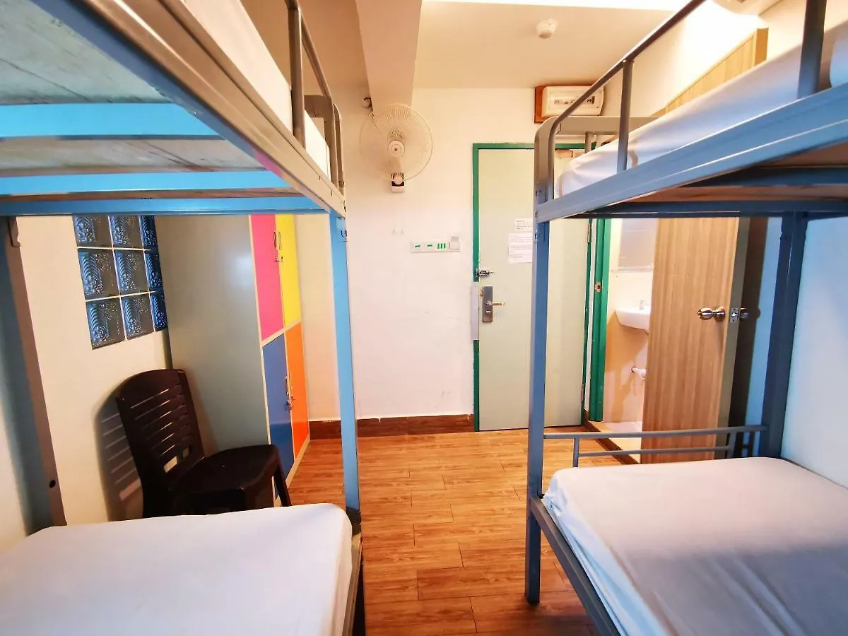 Halo Hostal Kota Kinabalu 0*,  Malasia